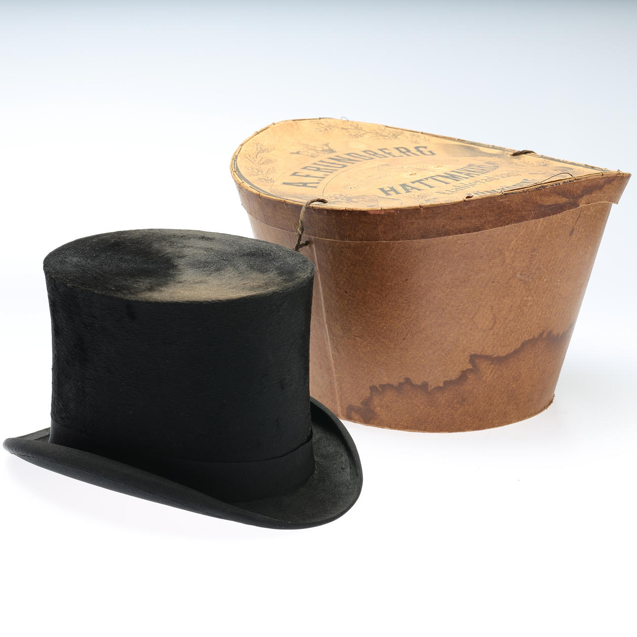 HAT, “Top hat” Hat box, Paris.