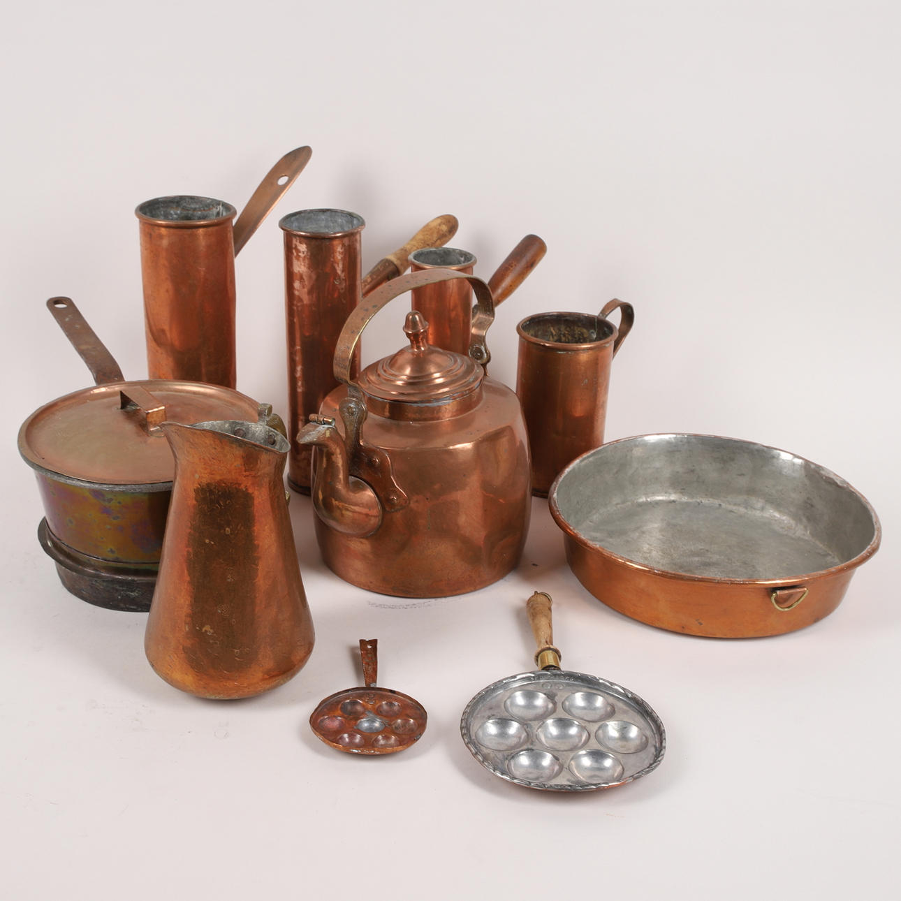 COPPER OBJECTS, 10 pieces, copper and wood, including jugs and pot ...