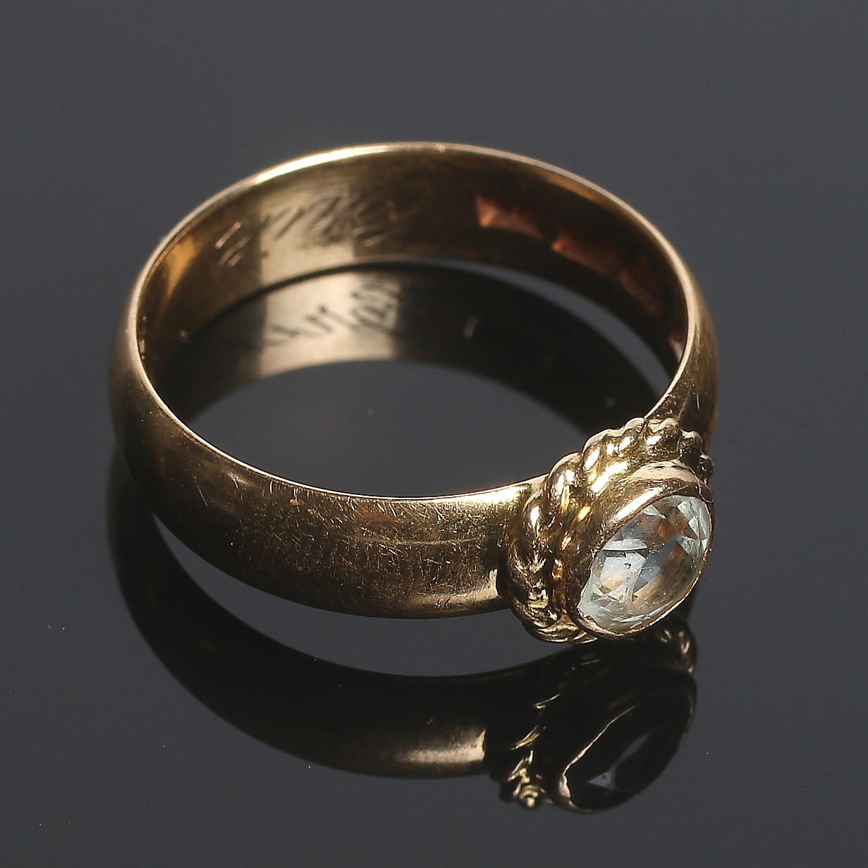 RING, 18k guld samt slipad sten, Segir Aktiebolag, Köping, 1964. Totalvikt 6 gram.