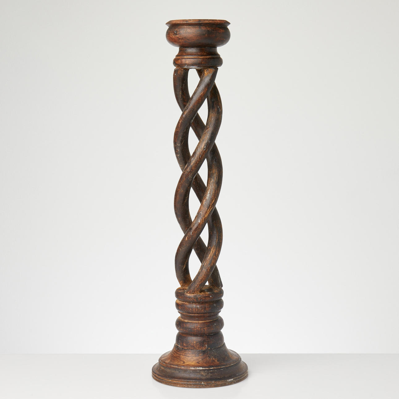 LYSESTAGE, 18./20. århundrede, drejet træ.