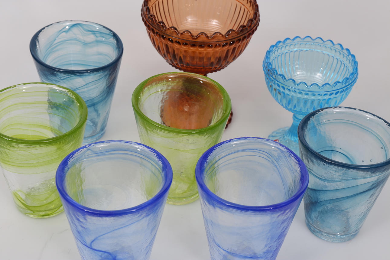 GLAS OCH SKÅLAR PÅ HÖG FOT, glas, 8 delar, bland annat Iittala, 1900-talets fjärde kvartal.