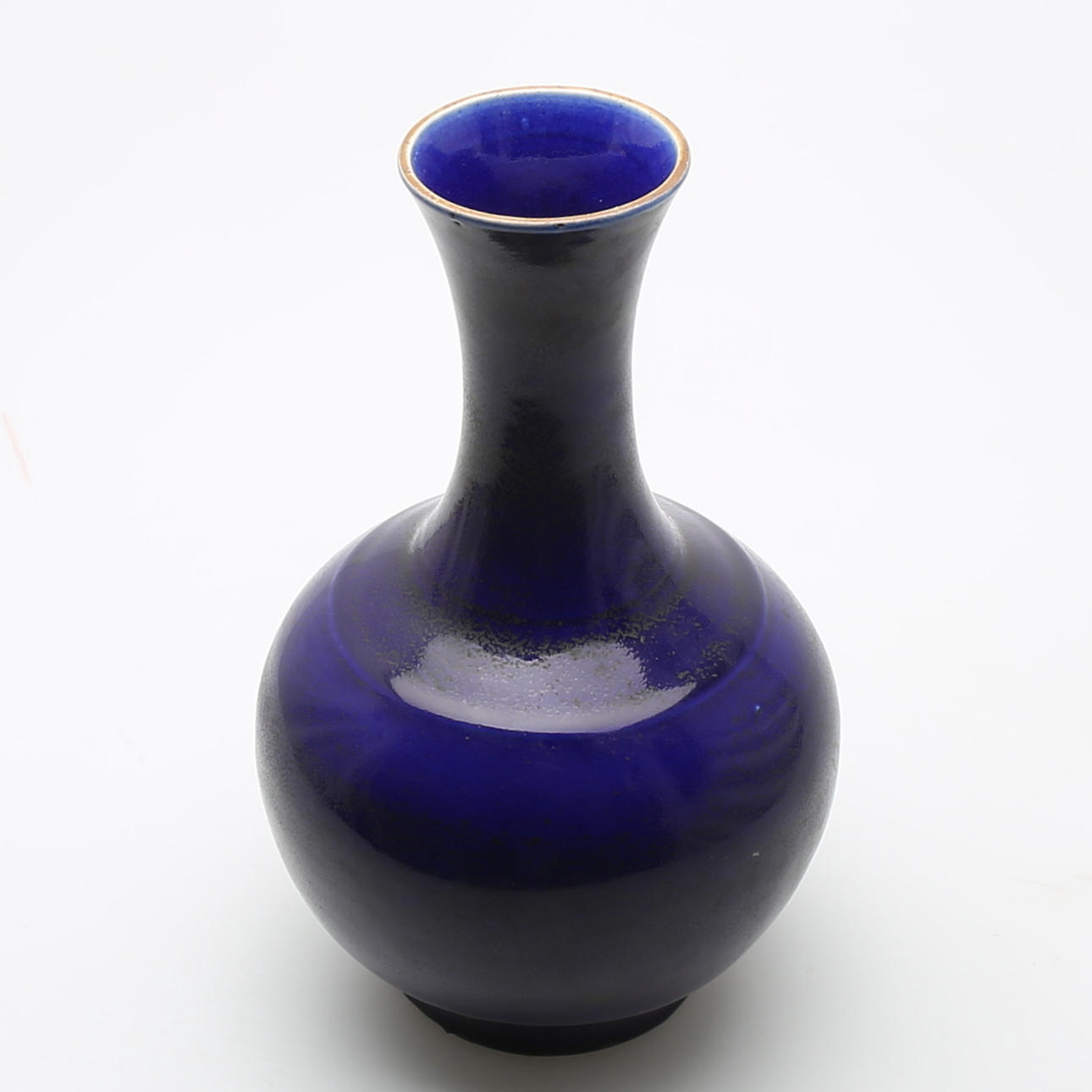 VAS, porslin med koboltblå glasyr, Qing-dynastin, 1800-tal.