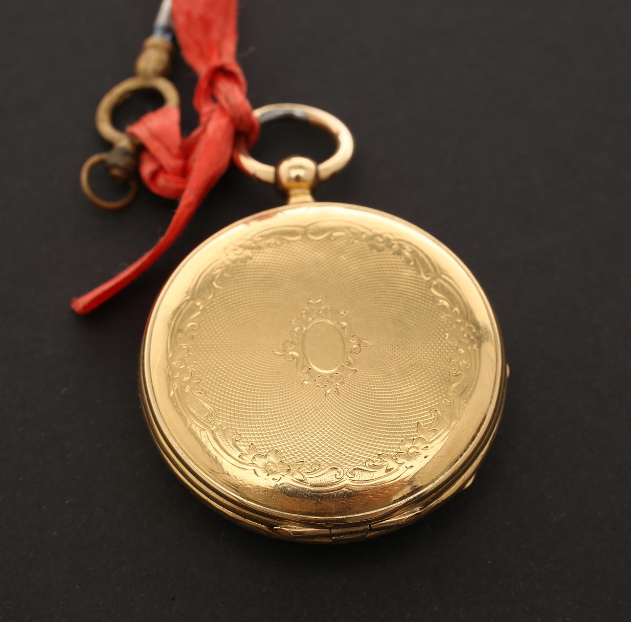 FICKUR, så kallas mormorsur, 18 karat guld.