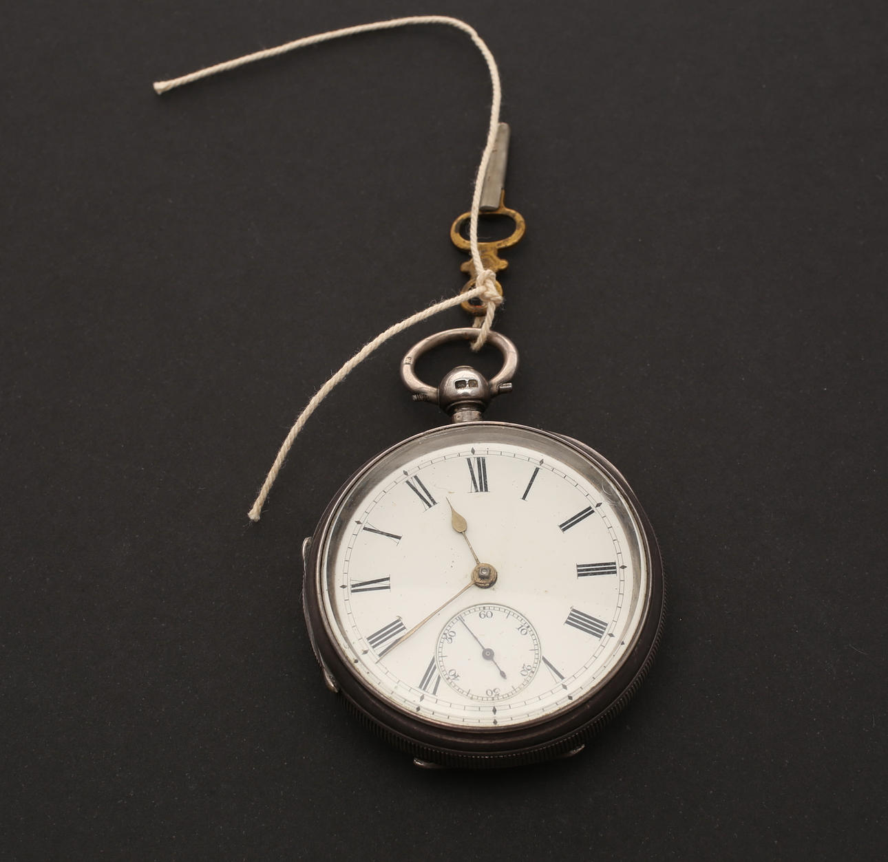 TASKUKELLO, Englanti, hopea.