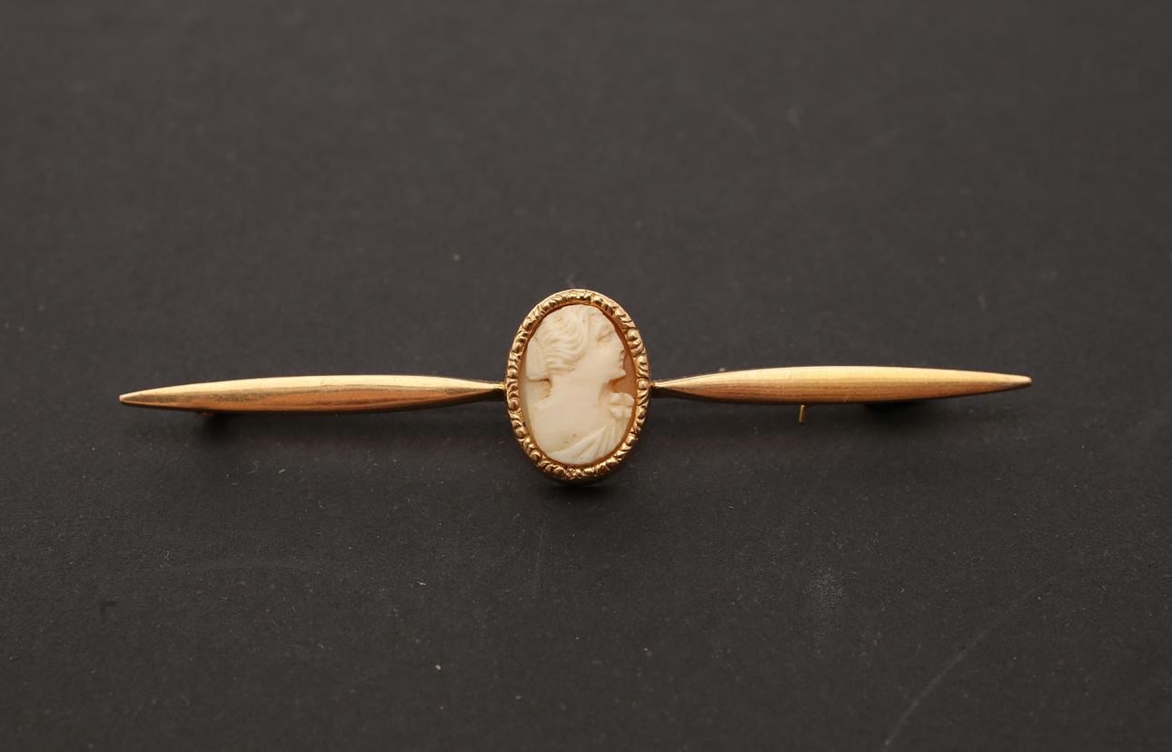 BROSCH, 18 karat guld, 2,7 gram.