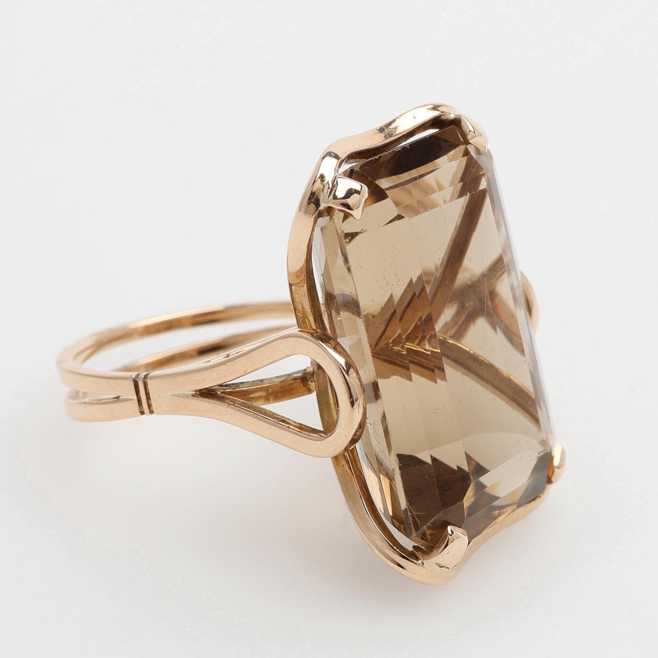 RING MIT QUARZ.