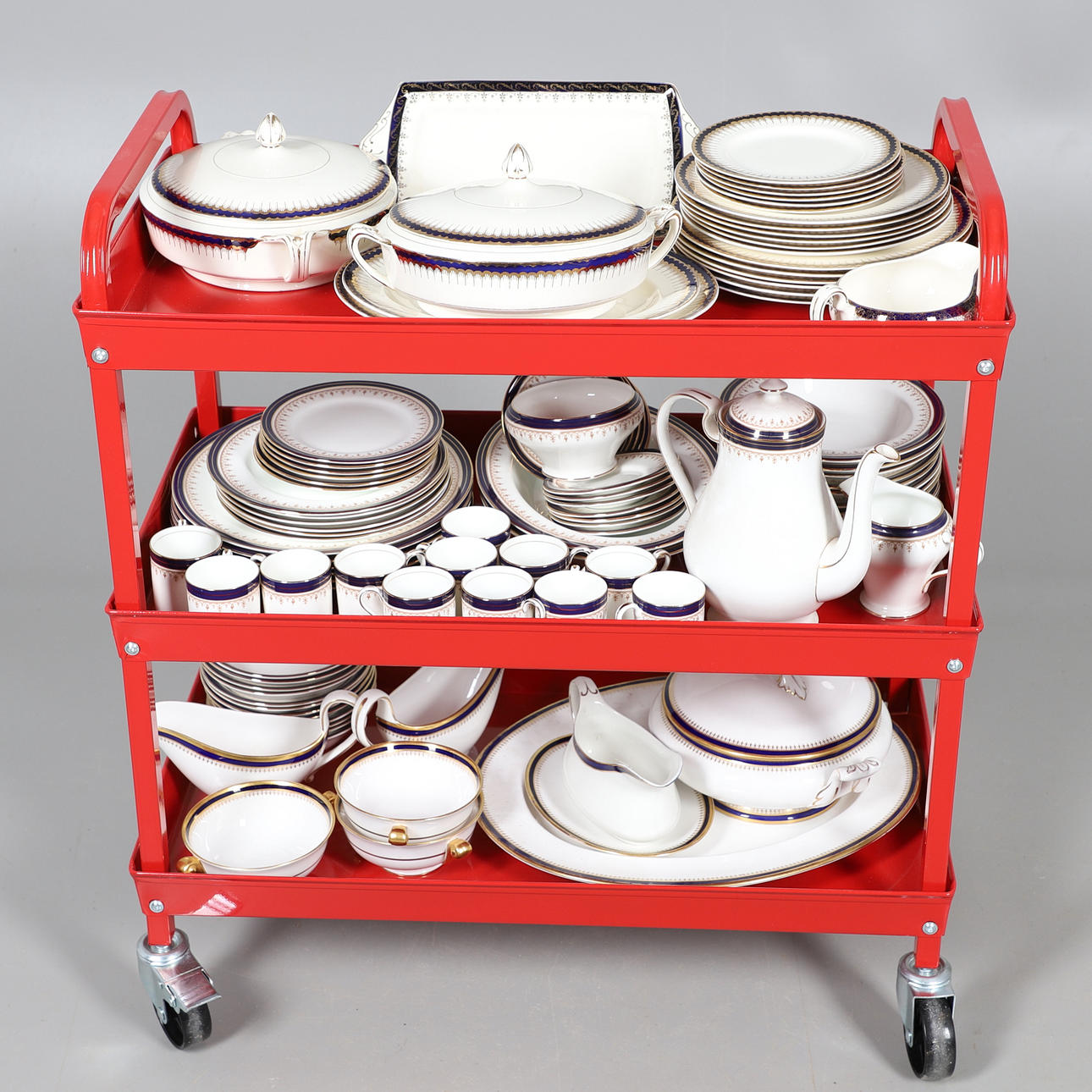 AN AYNSLEY 'LEIGHTON' PATTERN PART DINNER AND COFFEE SERVICE.