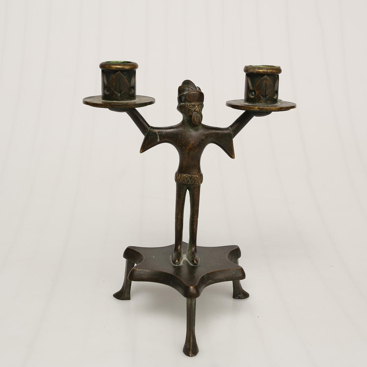 LYSEKRONE, toarmet, Ystad bronze, første halvdel af 1900-tallet.