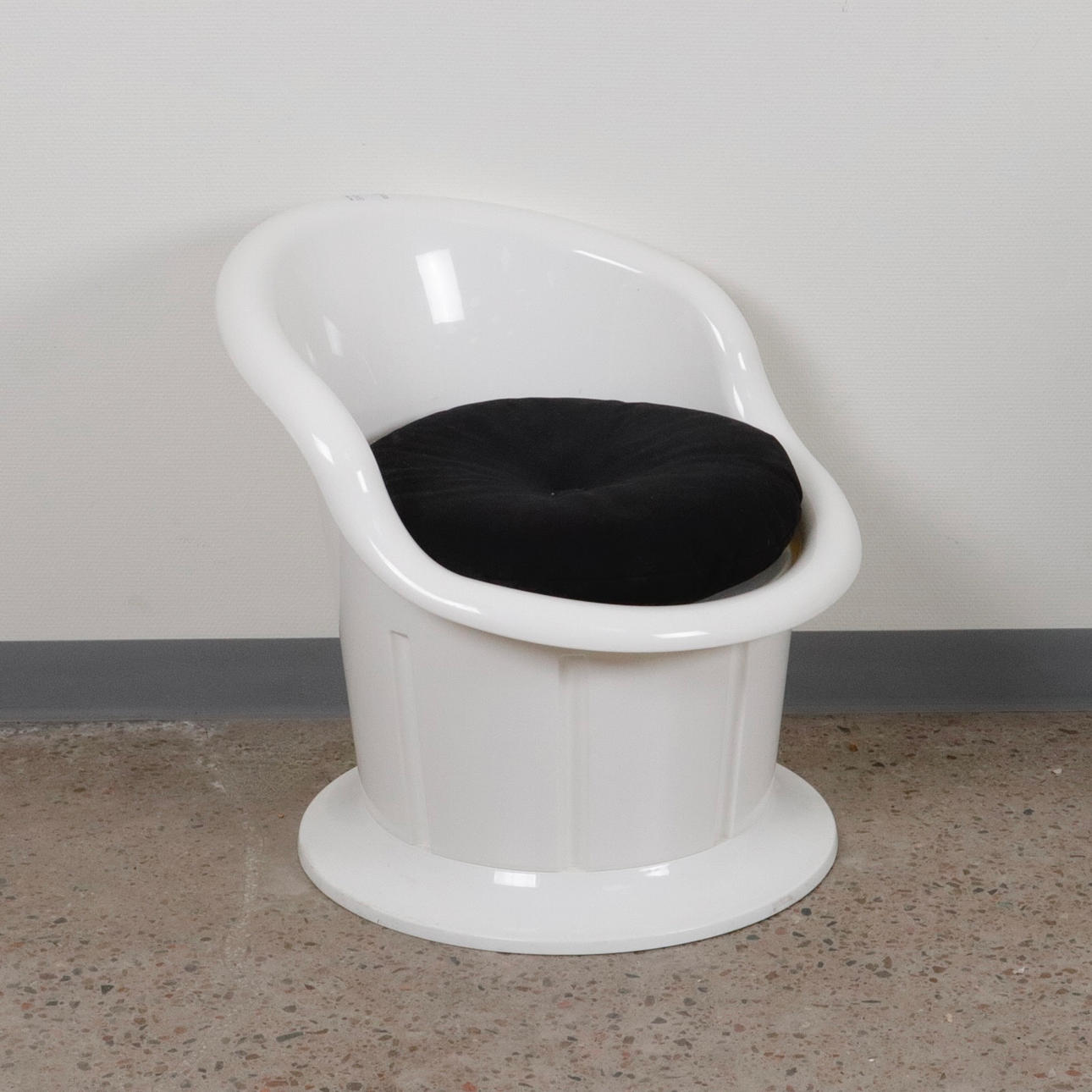 Lænestol, plast „Popptorp“, IKEA.