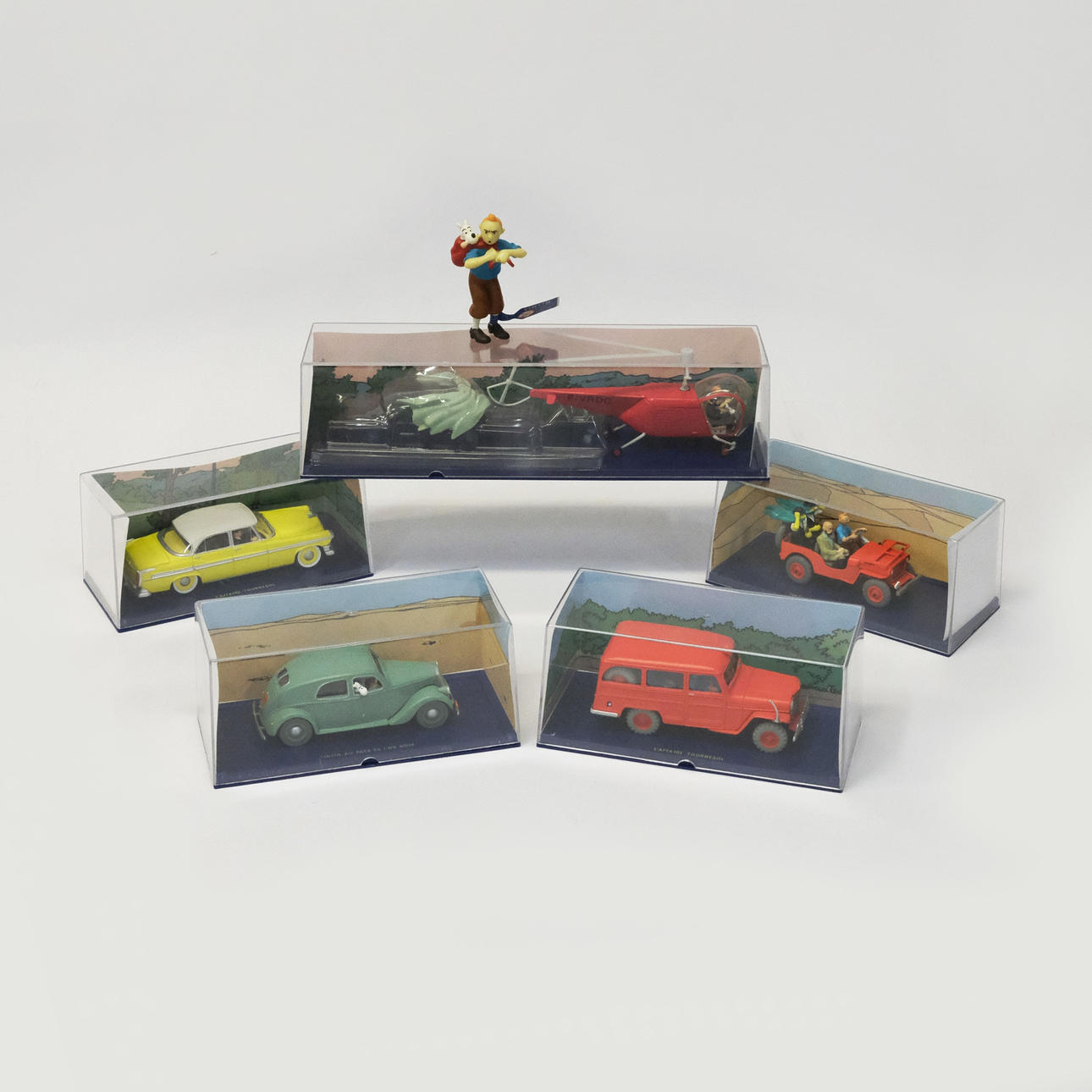 SAMLEOBJEKTER FRA TINTIN, HERUNDER MODELKØRETØJER.