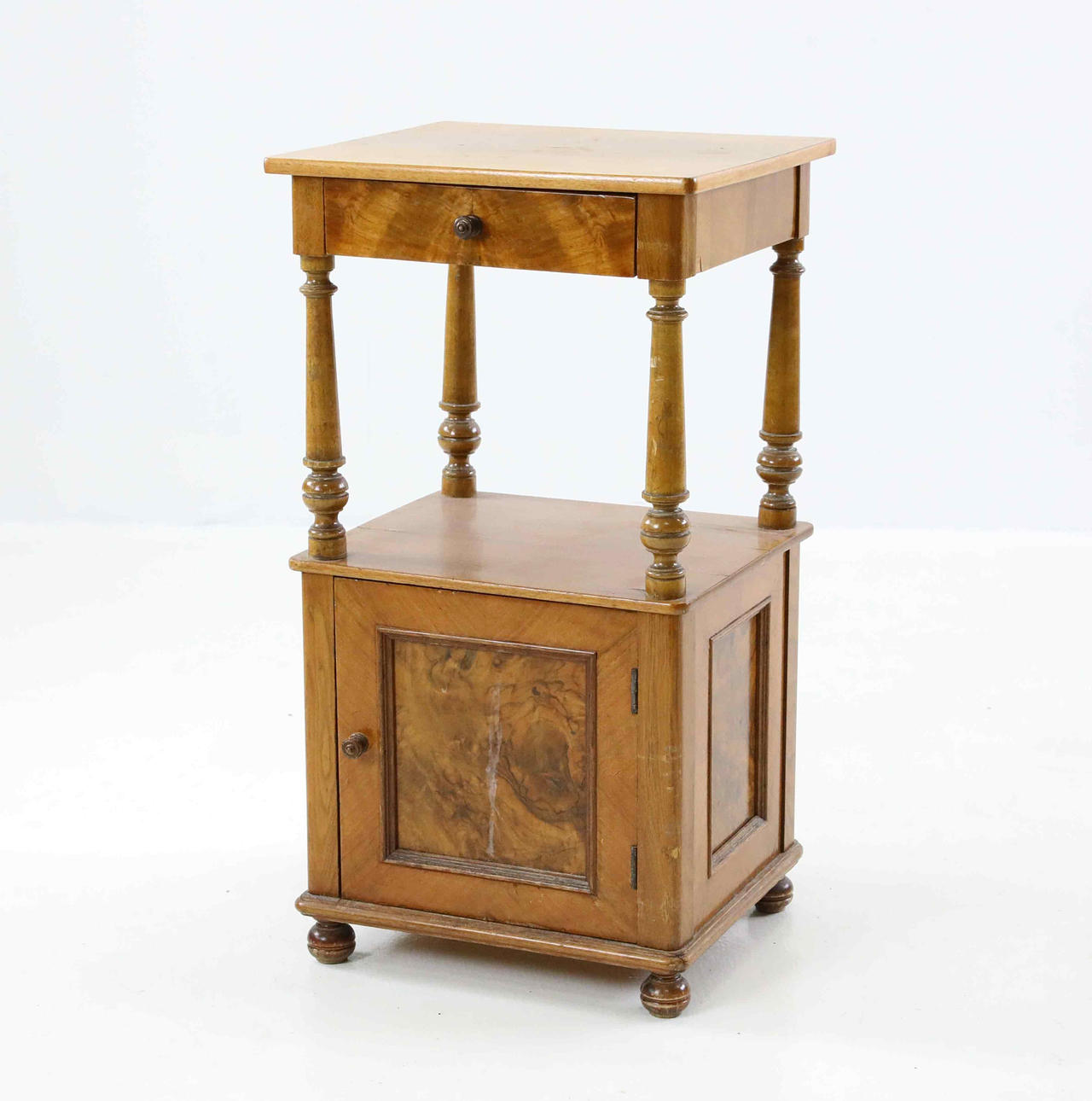 SÄNGBORD, Jugend, 1900-talets början.