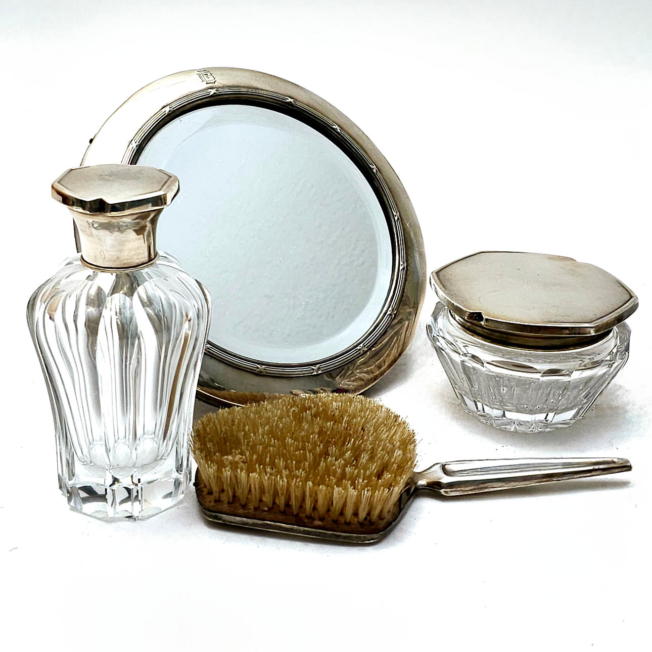 ANTIQUE DRESSING TABLE SET IN STERLING SILVER. FOUR PIECES.