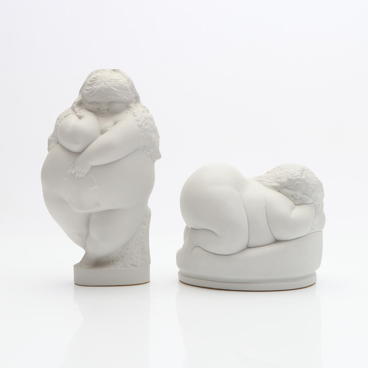RICARDO MESA (1931-2000), TWO FIGURINES. Bisque porcelain, from the series “Las Gordas” for Sureda, Spain, second half of the 20th century.