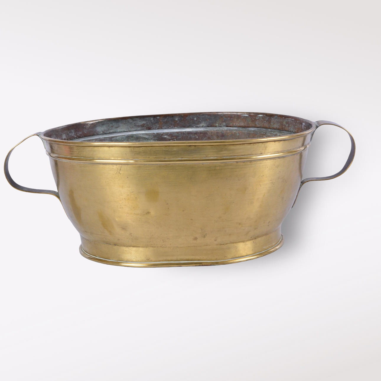 A brass wine cooler, 19th century.