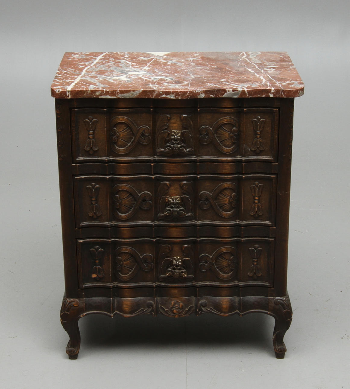 BYRÅ, med stenskiva, senbarockstil, 1900-tal.