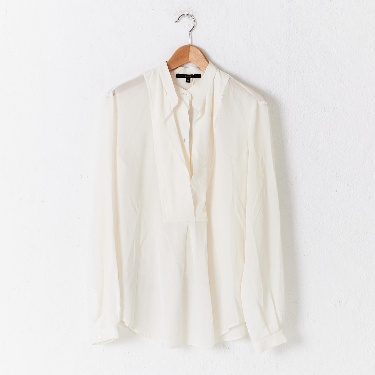 GUCCI, silk blouse, Italian size 44.