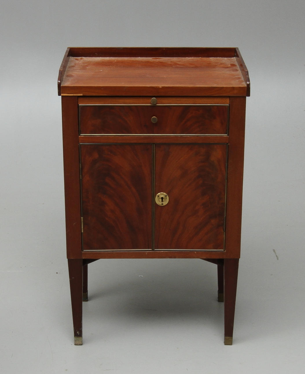 POTTSKÅP, sengustaviansk stil, 1800-tal.