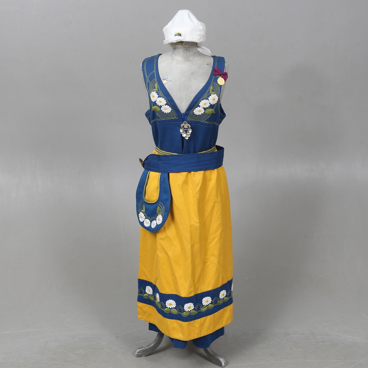 PEOPLE'S COSTUME, The Swedish costume.