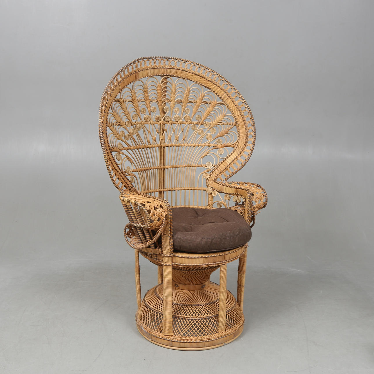 PÅFÅGELSTOL, 1900-tal.