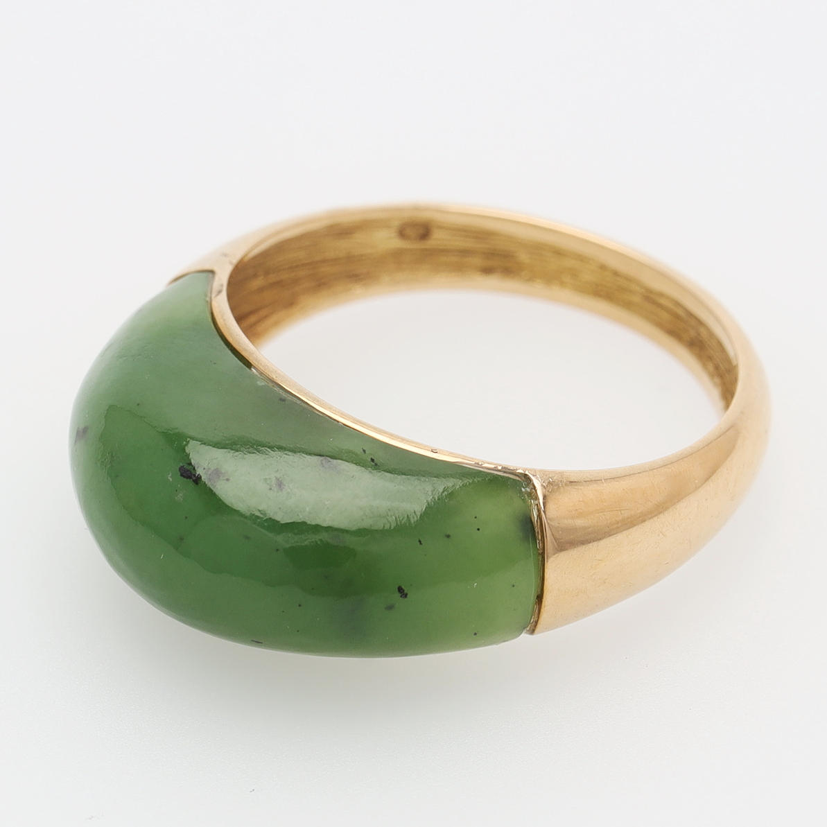 RING WITH JADE STONE, 18K gold.