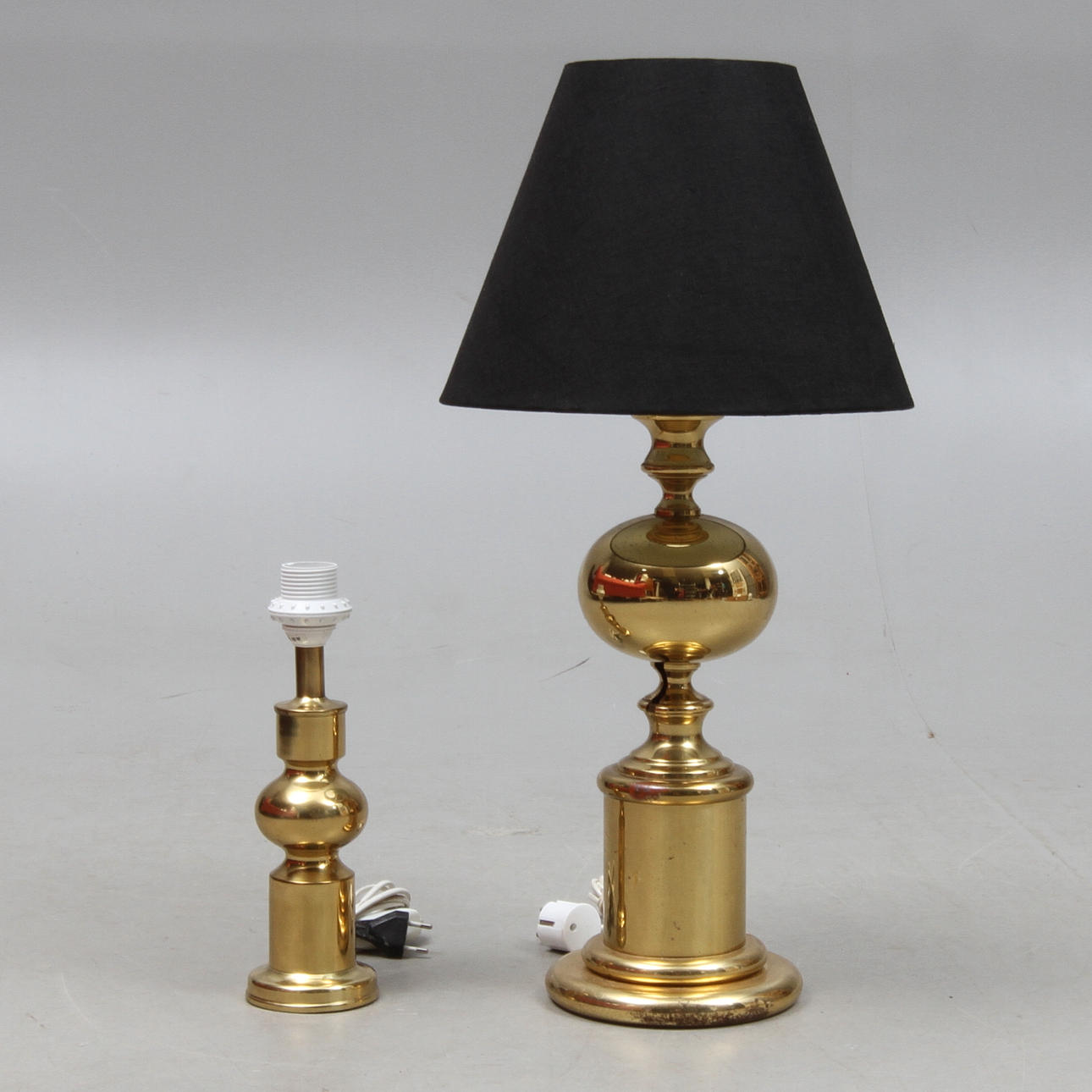 BORDSLAMPOR, 2 st, mässing, Aneta samt Enco, 1900-talets andra hälft.