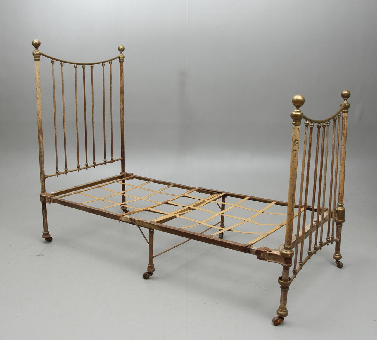 SÄNGAR, 1 par, järn, 1900-talets första hälft.