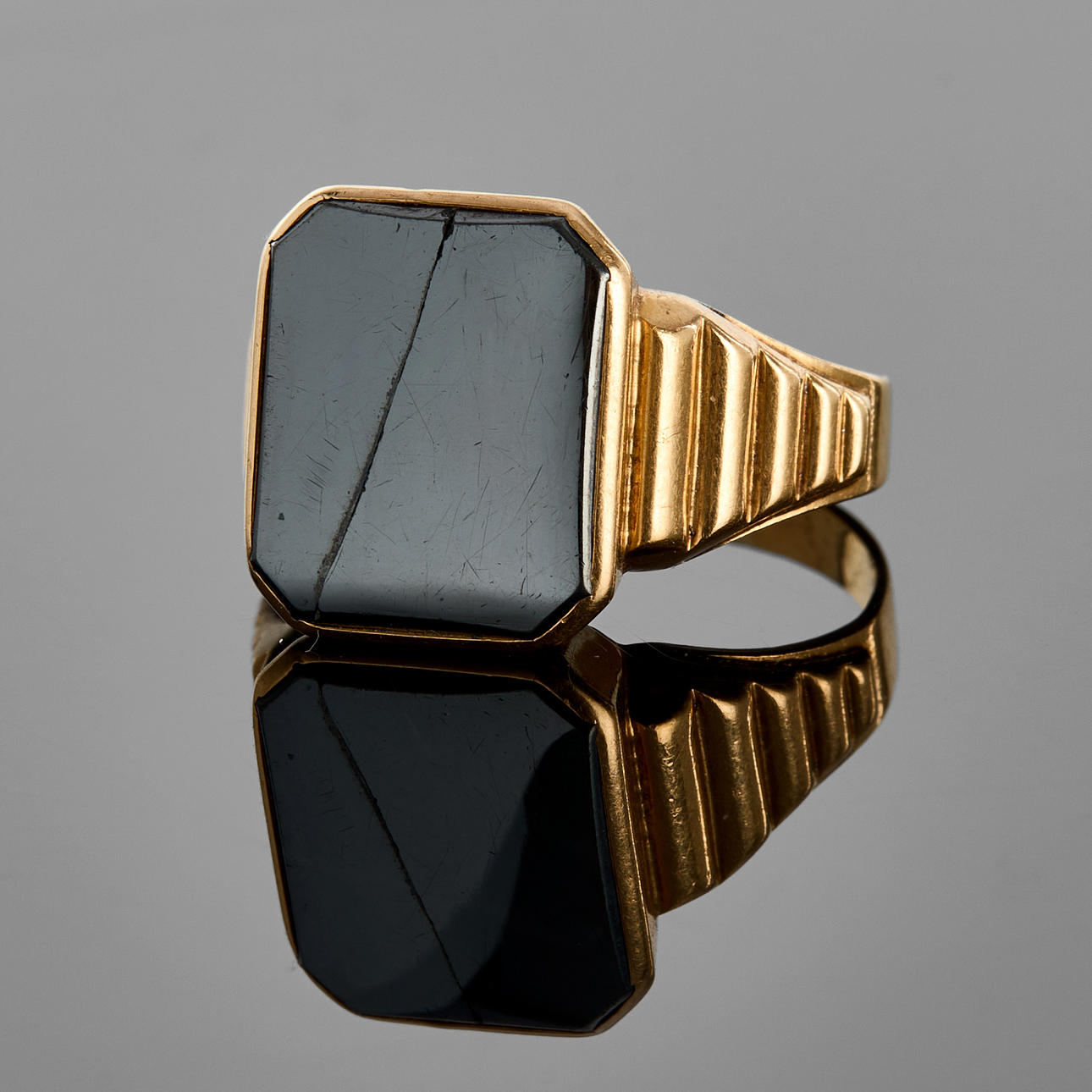 SIEGELRING, 18 Karat Gold mit Hämatit.