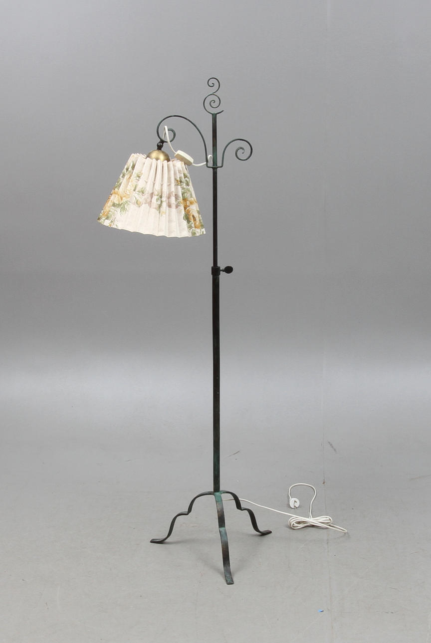 GOLVLAMPA, smide, 1900-talets första hälft.