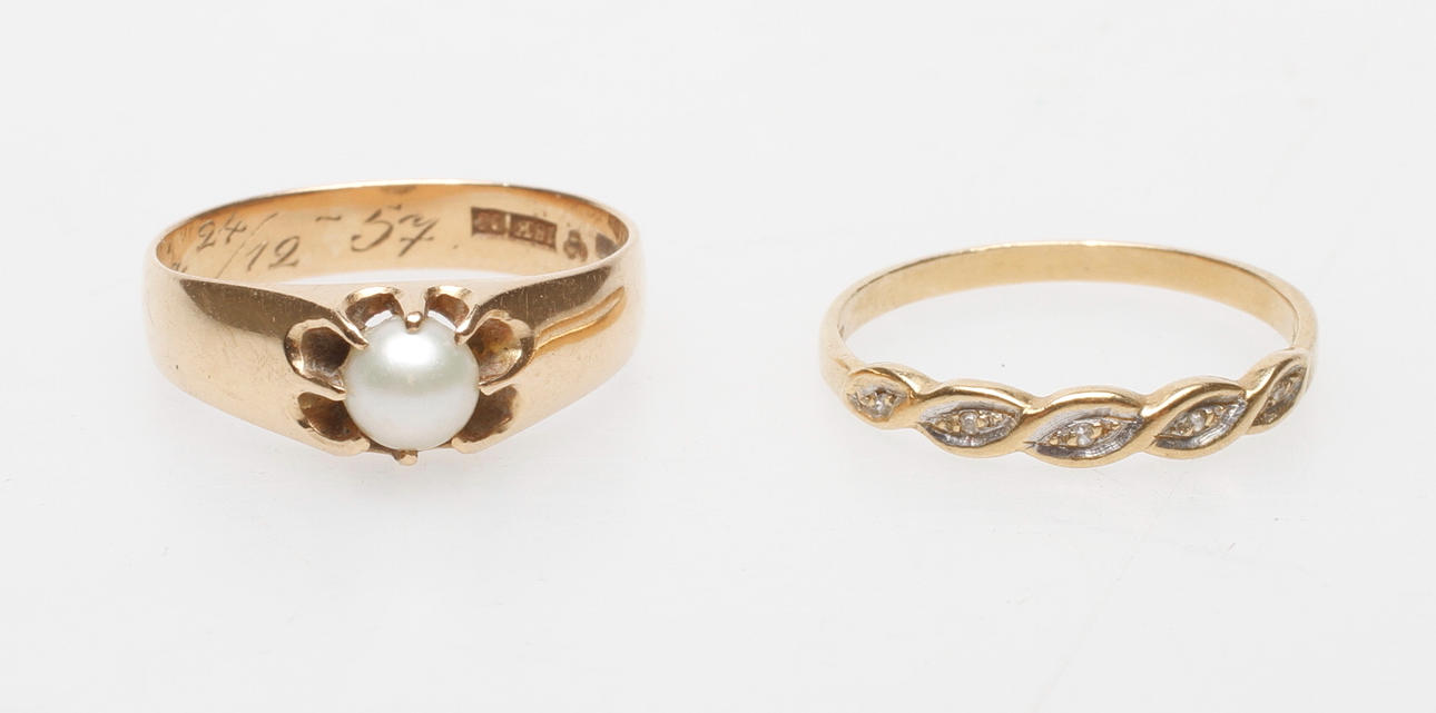 RINGAR, 2 st, 18k guld, vikt ca 5,2 gr.