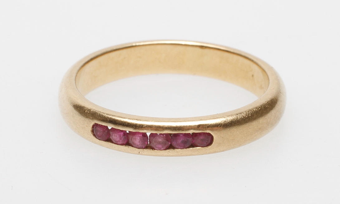 RING, 18k guld, vikt ca 4,9 gr.