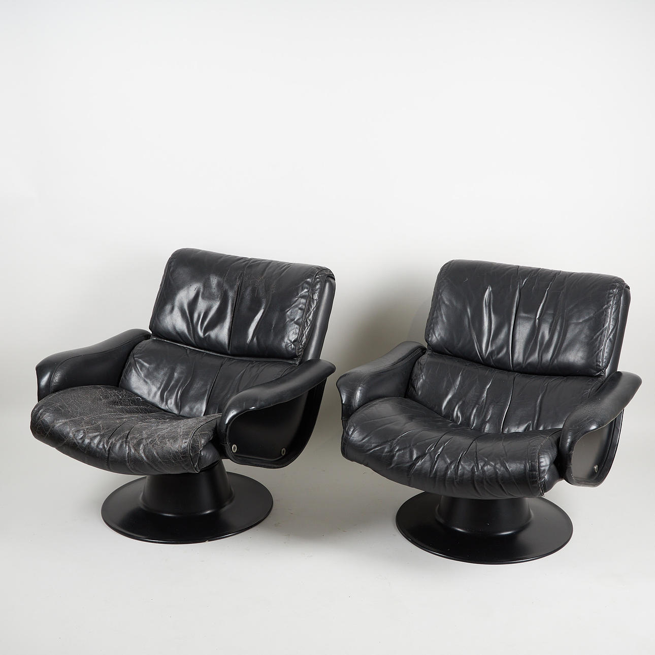 YRJÖ KUKKAPURO. TWO ARMCHAIRS, “Saturn”, Haimi 1970s.