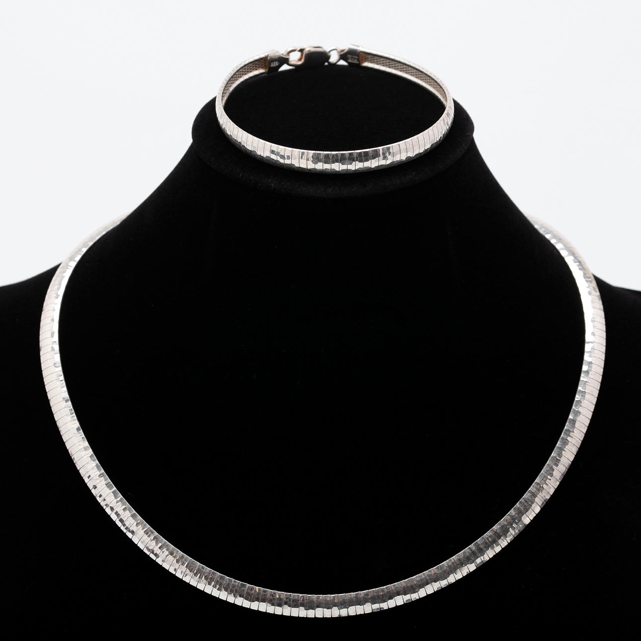 COLLIER samt ARMLÄNK, GHA, 925 silver.