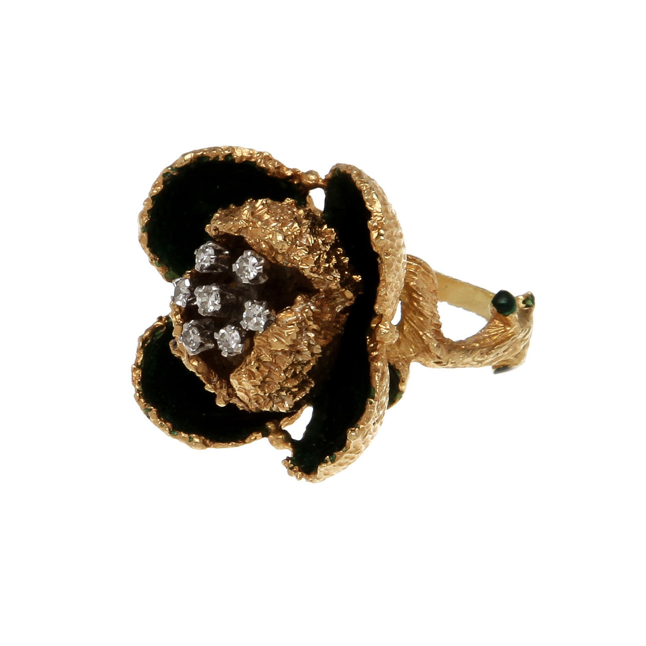 RING, 18K rödguld med emalj samt diamanter, totalt 0,1 ct. Vikt 16,8.