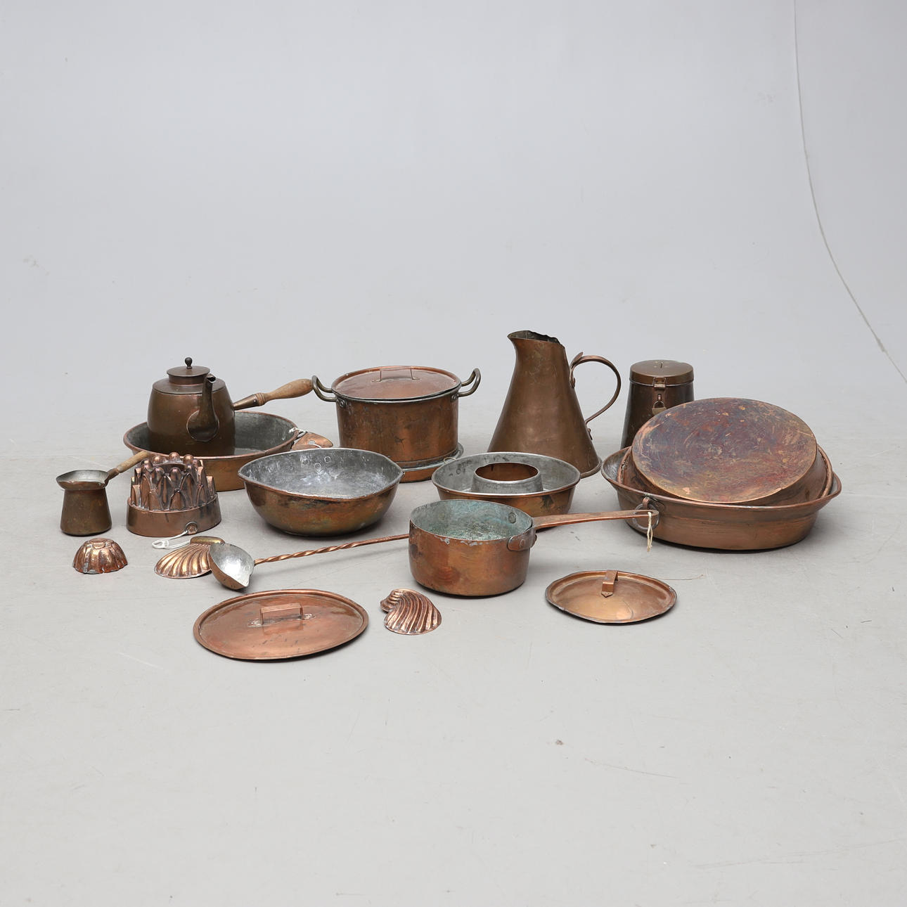 LOT OF COPPER OBJECTS, 18th/20th century.