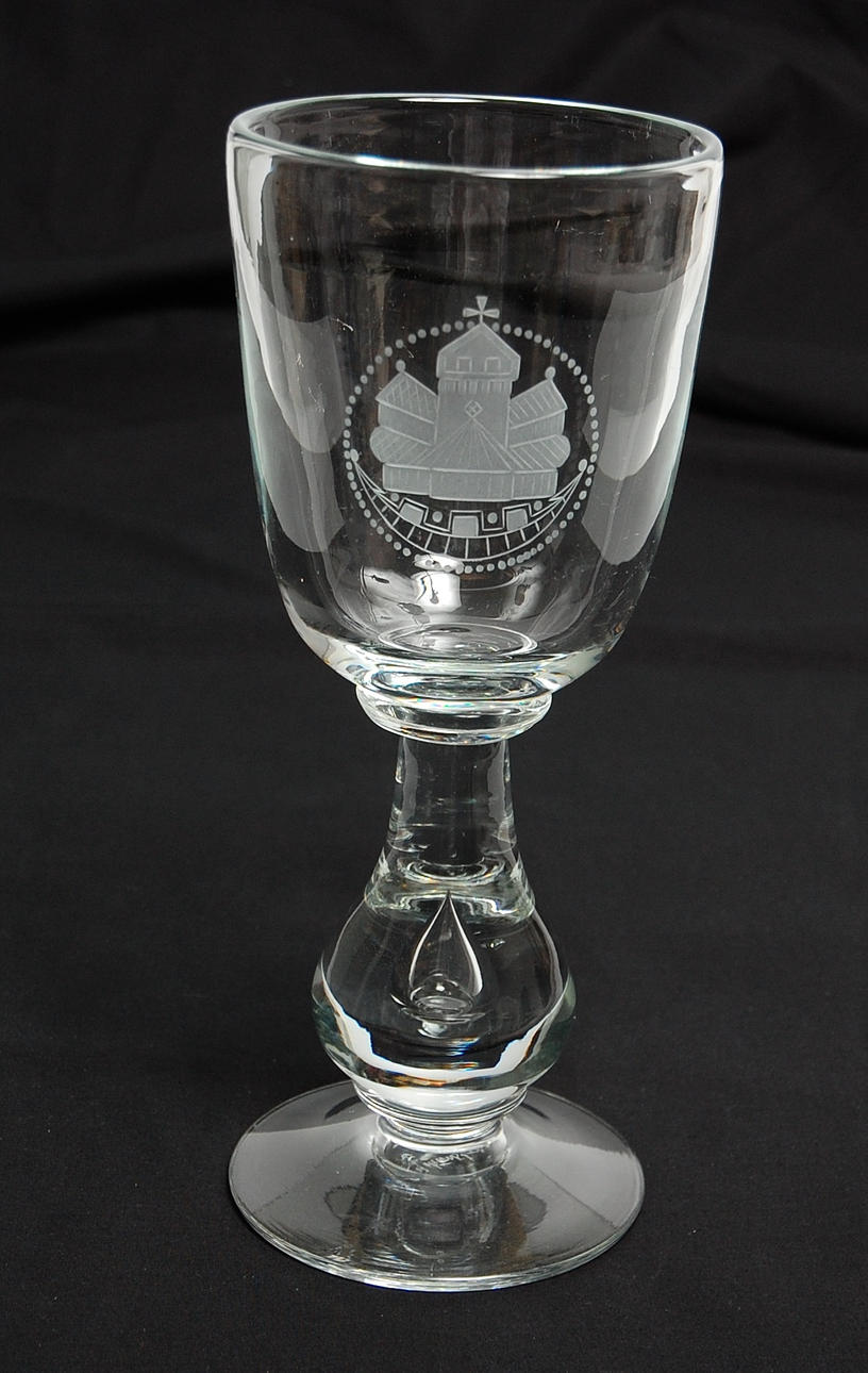 POKALGLAS med Helsingborgs stadsvapen,signerad Orup Johansfors.