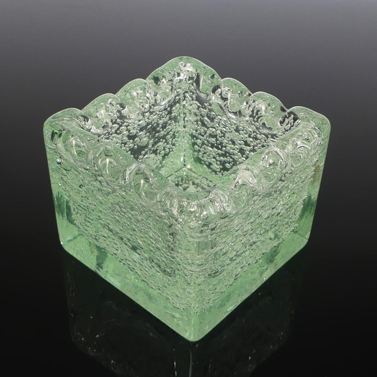 NANCY DAUM. skål, signerad.