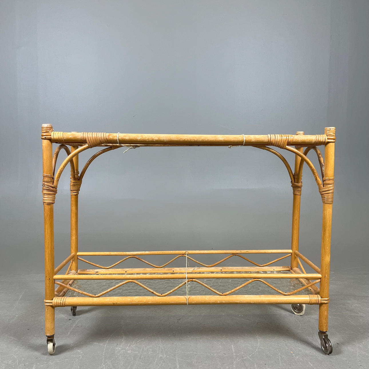 BLOMBORD, rotting/glas, 1900-talets andra hälft.