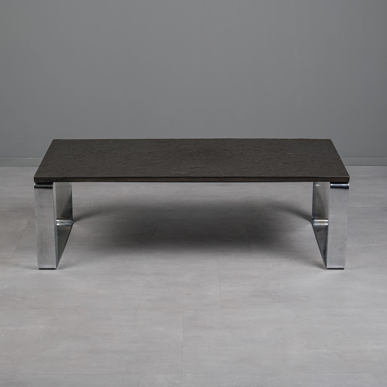 Draenert, Couchtisch / Beistelltisch, Modell 'Primus', Ölschiefer, Stahl, verchromt, Entwurf 1968, Deutschland.