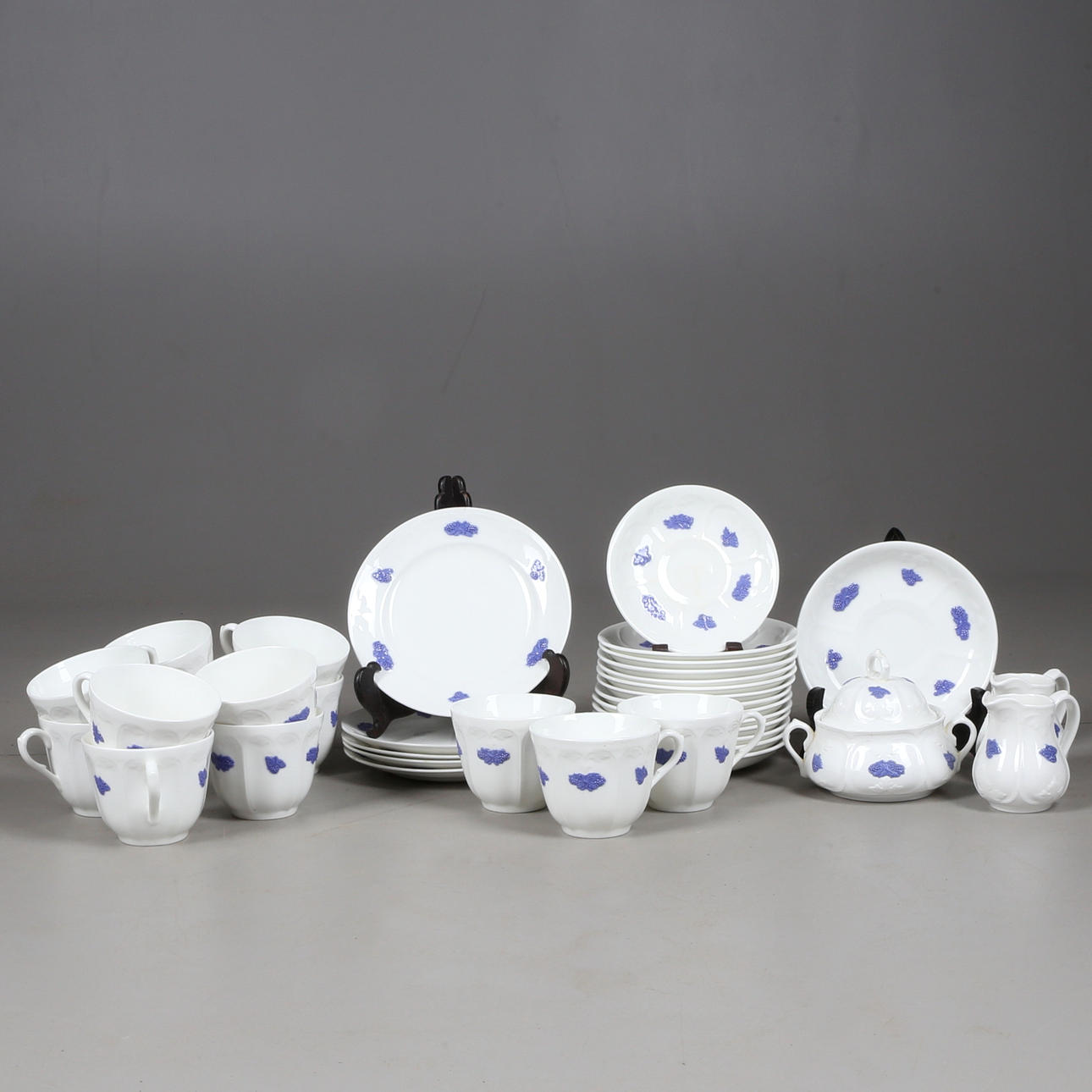 TESERVIS, ca 35 delar, "Blå blom". Gustavsberg, porslin, 1900-tal.