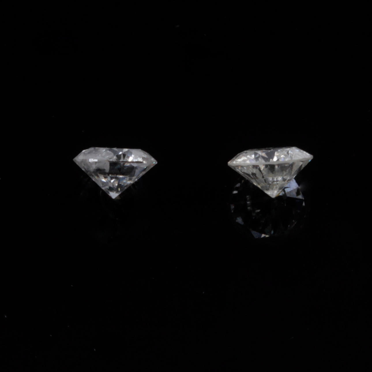 ÄDELSTENAR, diamanter, 2 st. Tot 0,70 ct.