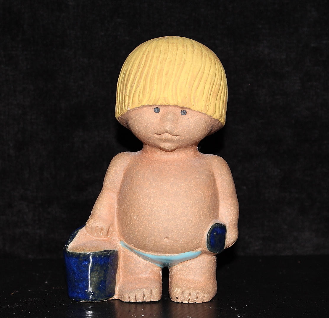 LISA LARSON. hahmo, keramiikka, Gustavsberg.