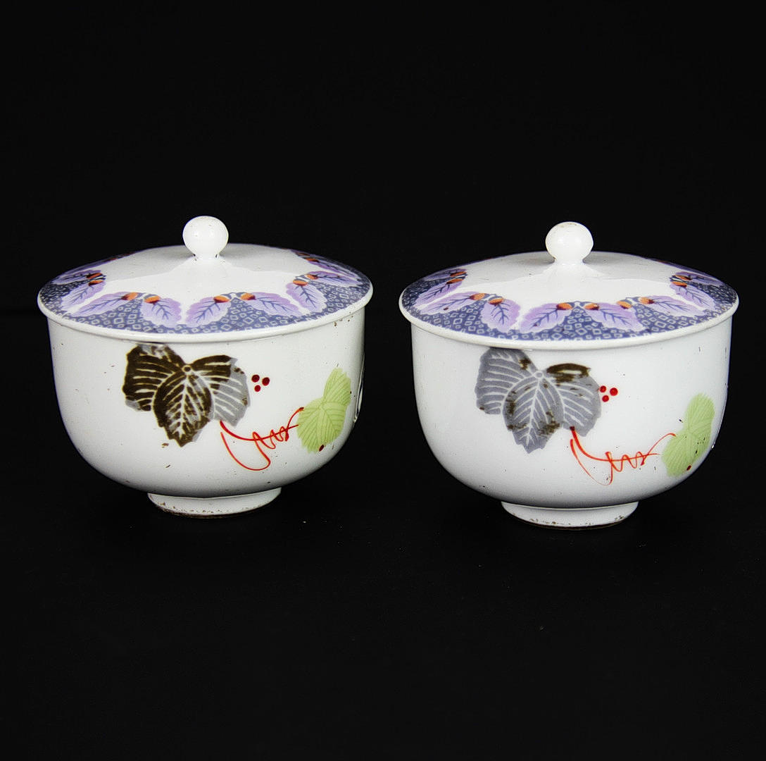 CHINESISCHE TEESCHALEN UND DECKEL.