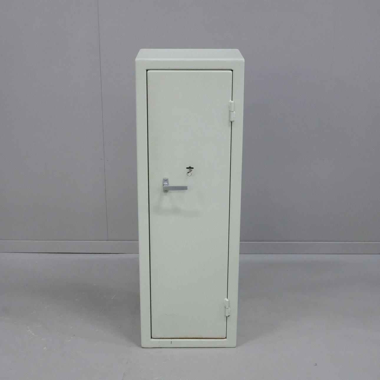 VAPENSKÅP, NOR-LYX, 6 SS.