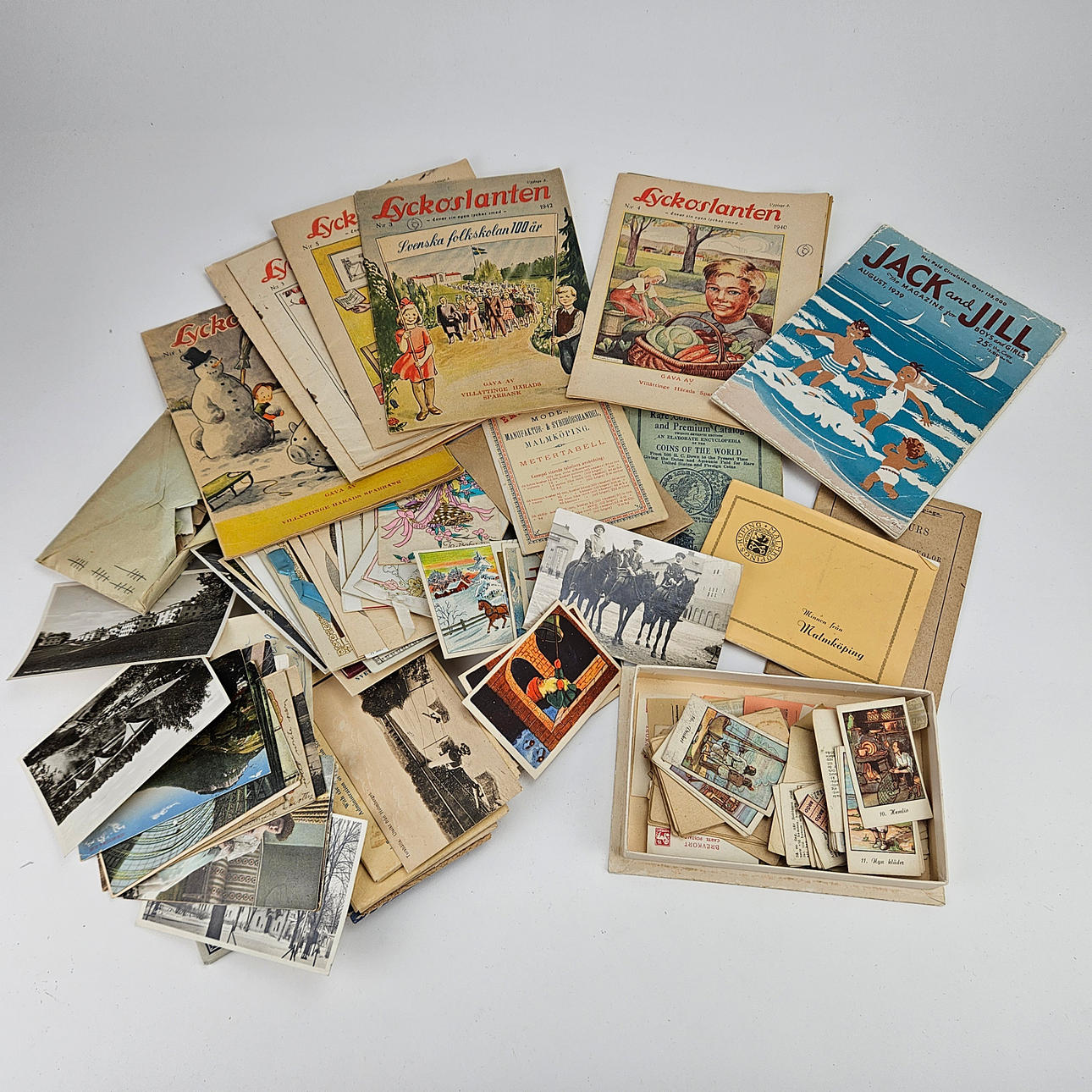 Postales, objetos coleccionables y más.