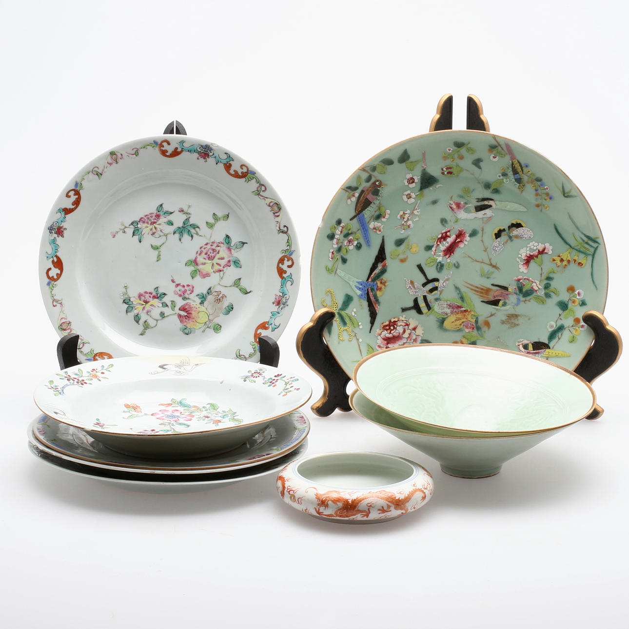 DIVERSE PORSLIN samt CELADON, 9 delar, Kina, 17-1900-tal.