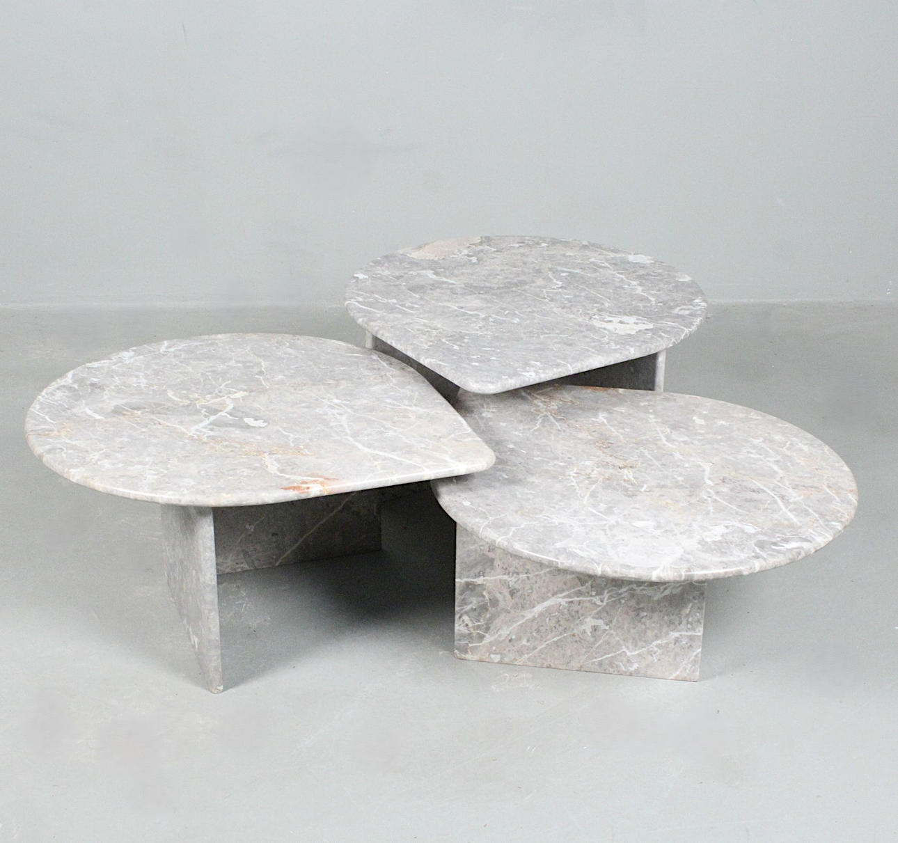 Coffee tables/Teardrop shaped marble coffee table.