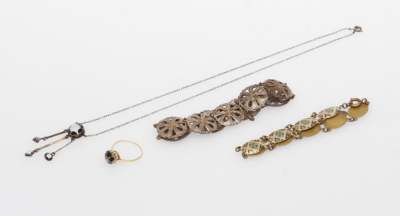 ARMBAND, HALSSMYCKE SAMT RING.