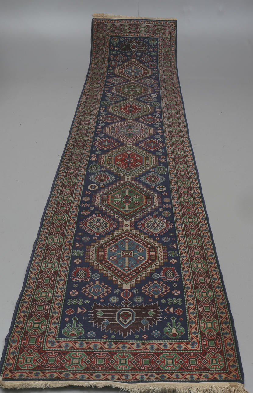 GALLERIMATTA, Kabistan, Ryssland, 338 x 79 cm.