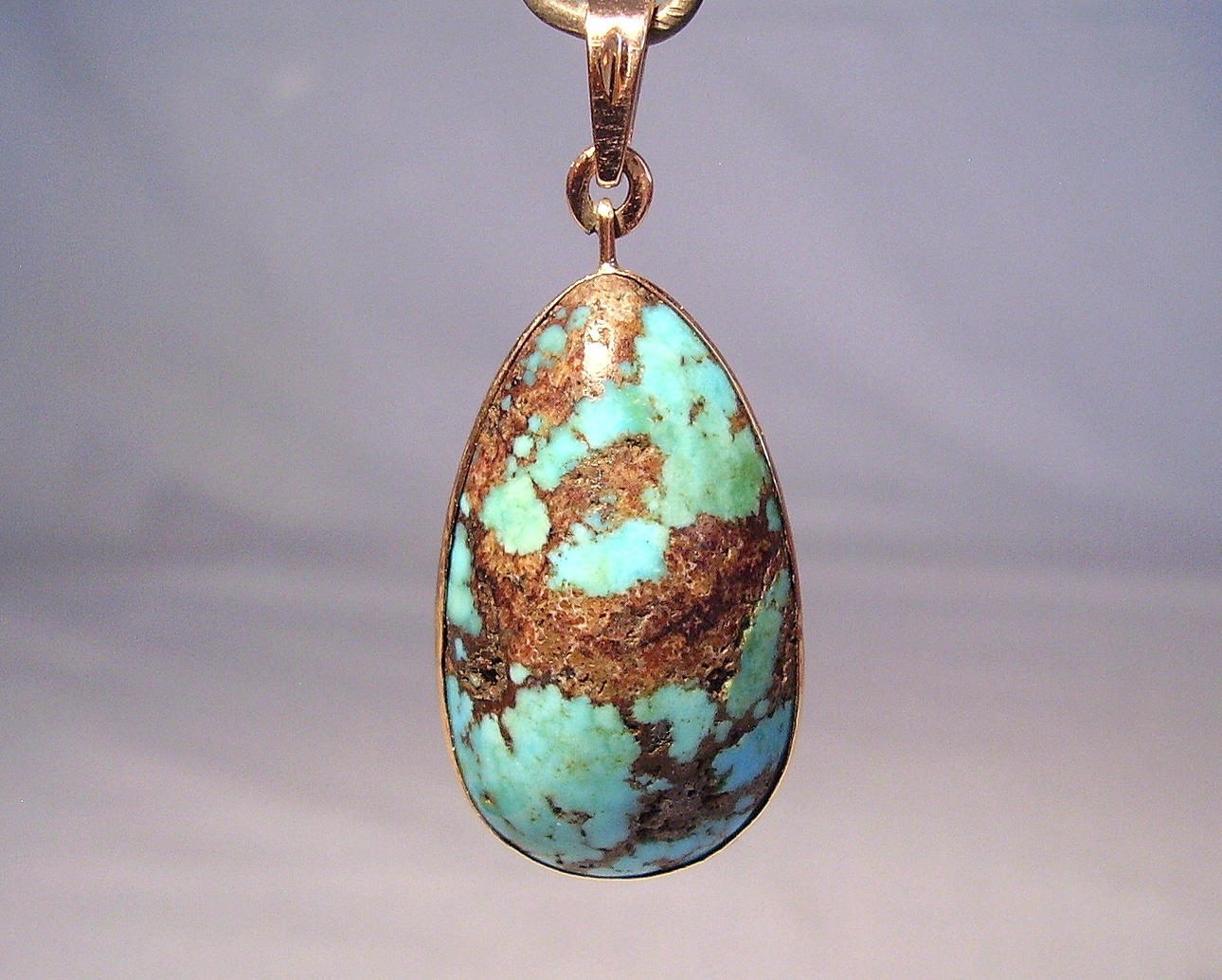 TURKOS hänge naturlig turkos i roséguld 8 karat.
