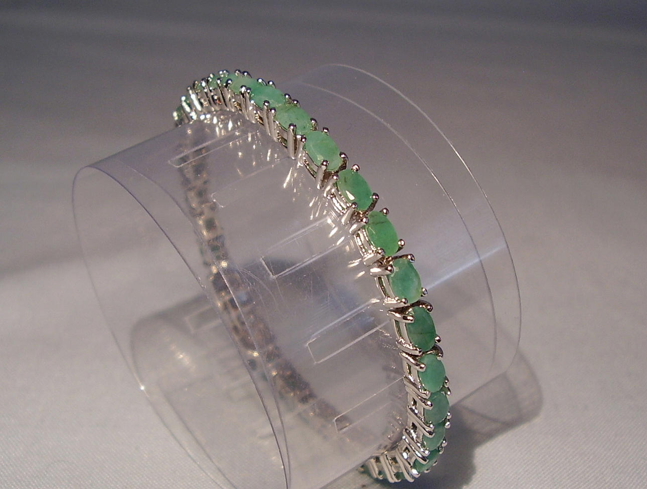 SMARAGD ARMBAND. Silver 925 smaragder 8,12 karat.